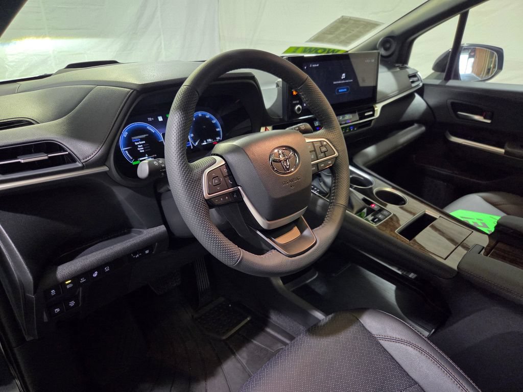 Used 2025 Toyota Sienna Platinum AWD/4WD image 14