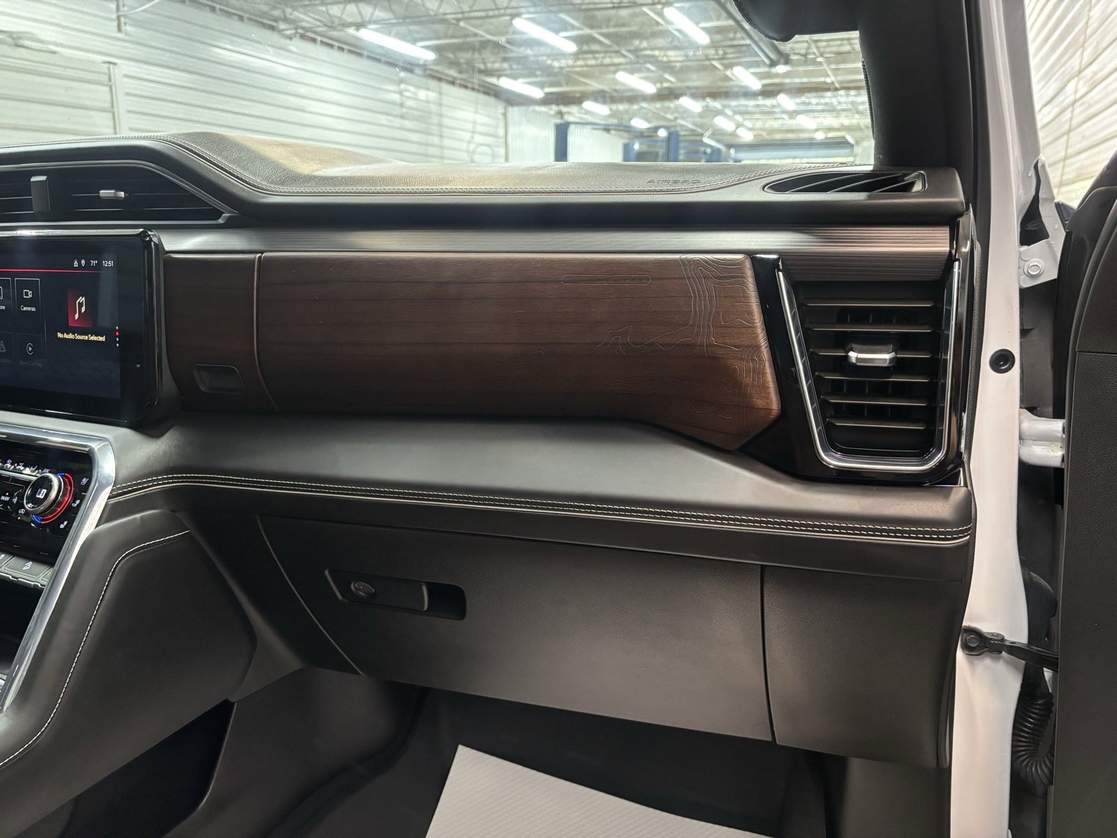 Used 2024 GMC Sierra 3500 Denali Ultimate image 33