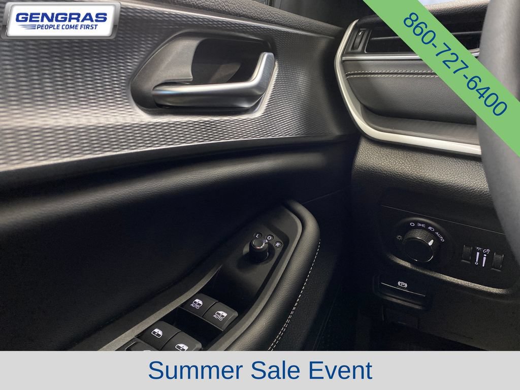 Used 2023 Jeep Grand Cherokee Altitude AWD/4WD image 24
