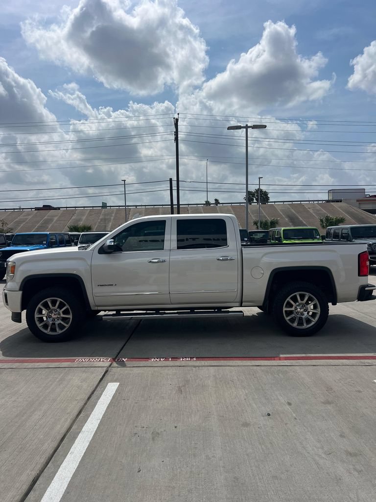 Used 2015 GMC Sierra 1500 Denali w/ Driver Alert Package AWD/4WD image 4