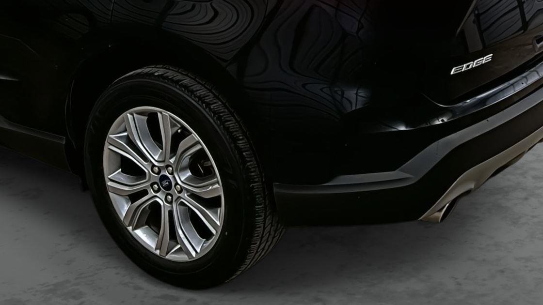 Used 2019 Ford Edge Titanium image 9