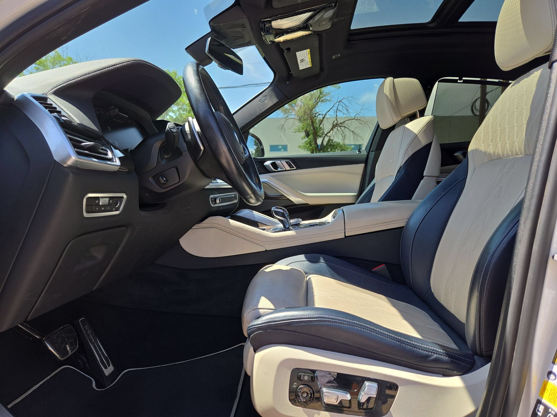 Used 2022 BMW X6 M50i w/ Executive Package AWD/4WD image 16