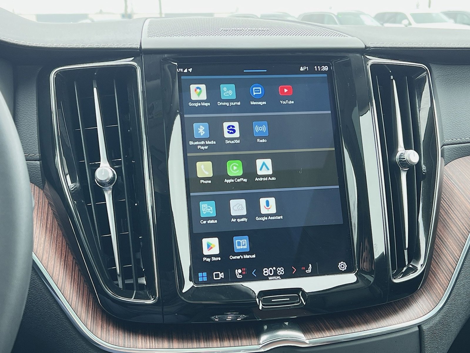 Certified 2023 Volvo XC60 B5 Ultimate image 18