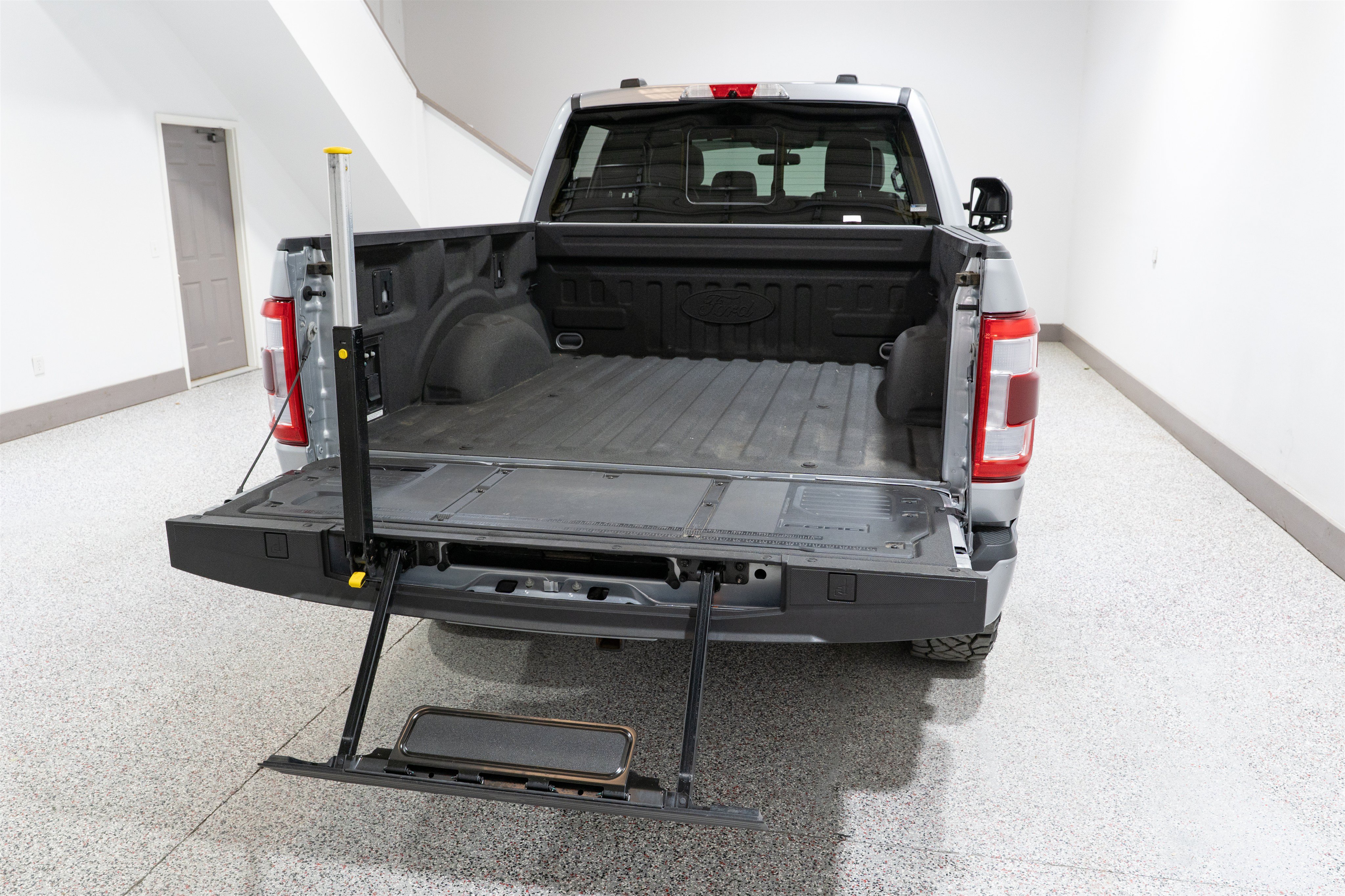 Used 2023 Ford F150 Platinum w/ FX4 Off-Road Package AWD/4WD image 11