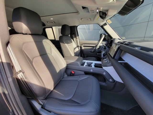 Used 2025 Land Rover Defender 110 S image 17