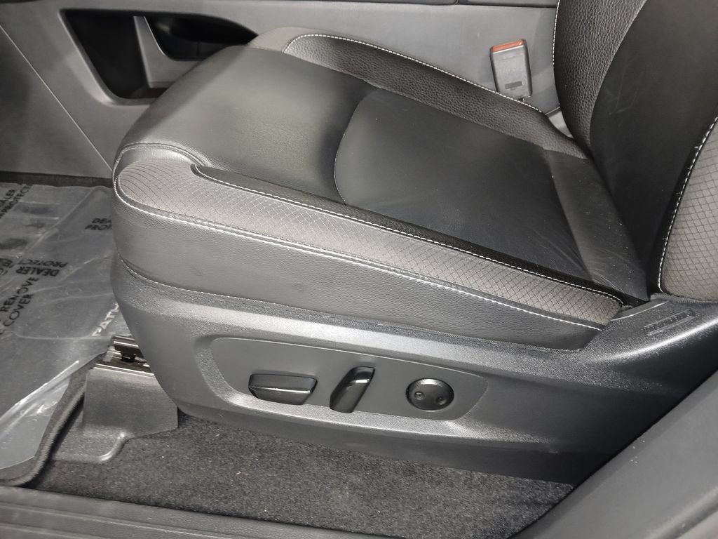 Used 2025 Nissan Pathfinder SL AWD/4WD image 17