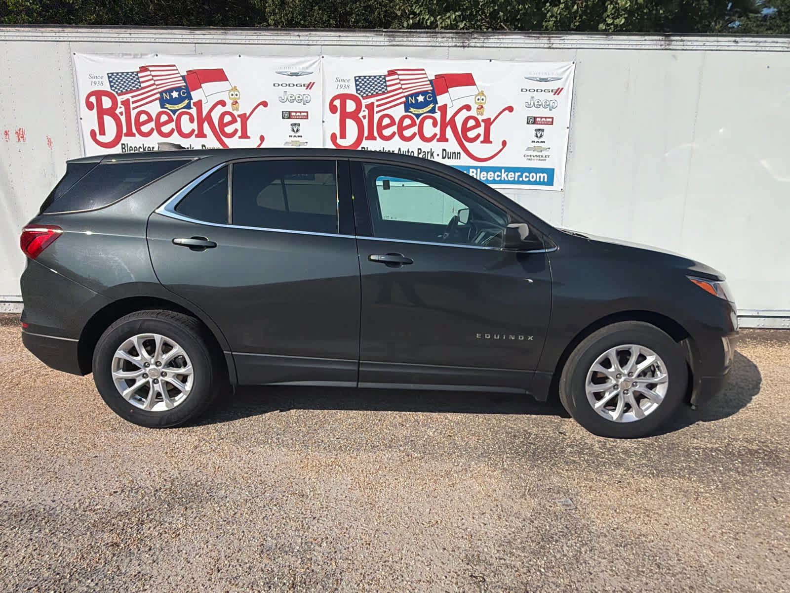 Used 2020 Chevrolet Equinox LT FWD image 2