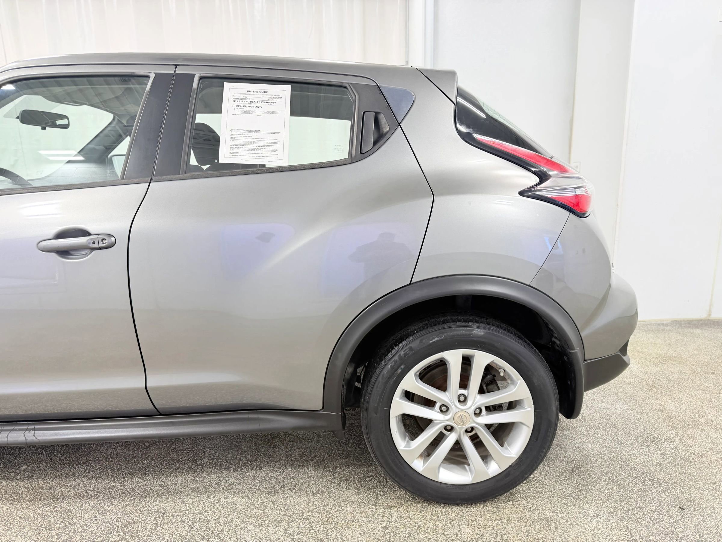 Used 2016 Nissan Juke S FWD image 5
