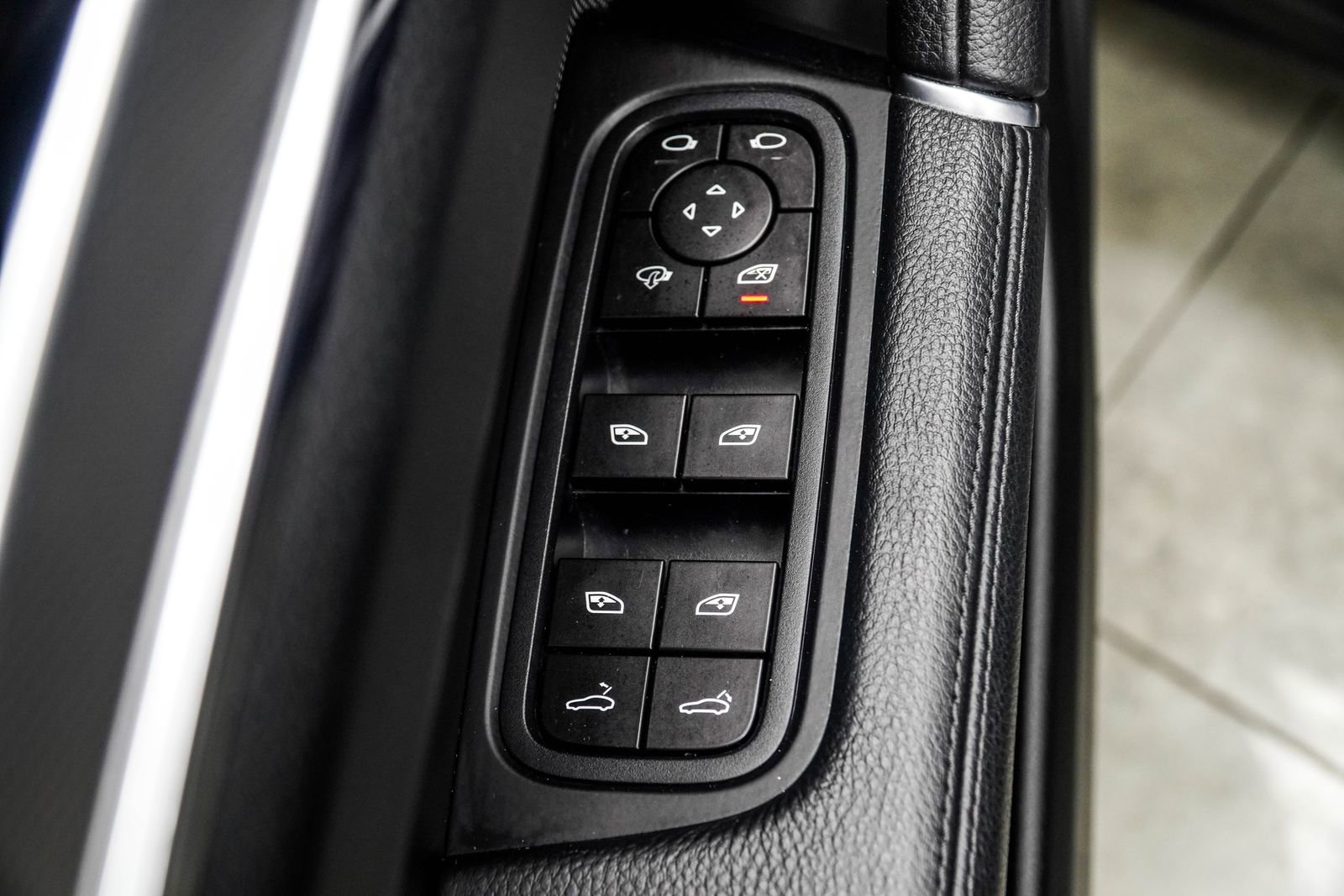 Used 2023 Porsche Cayenne Platinum Edition image 42