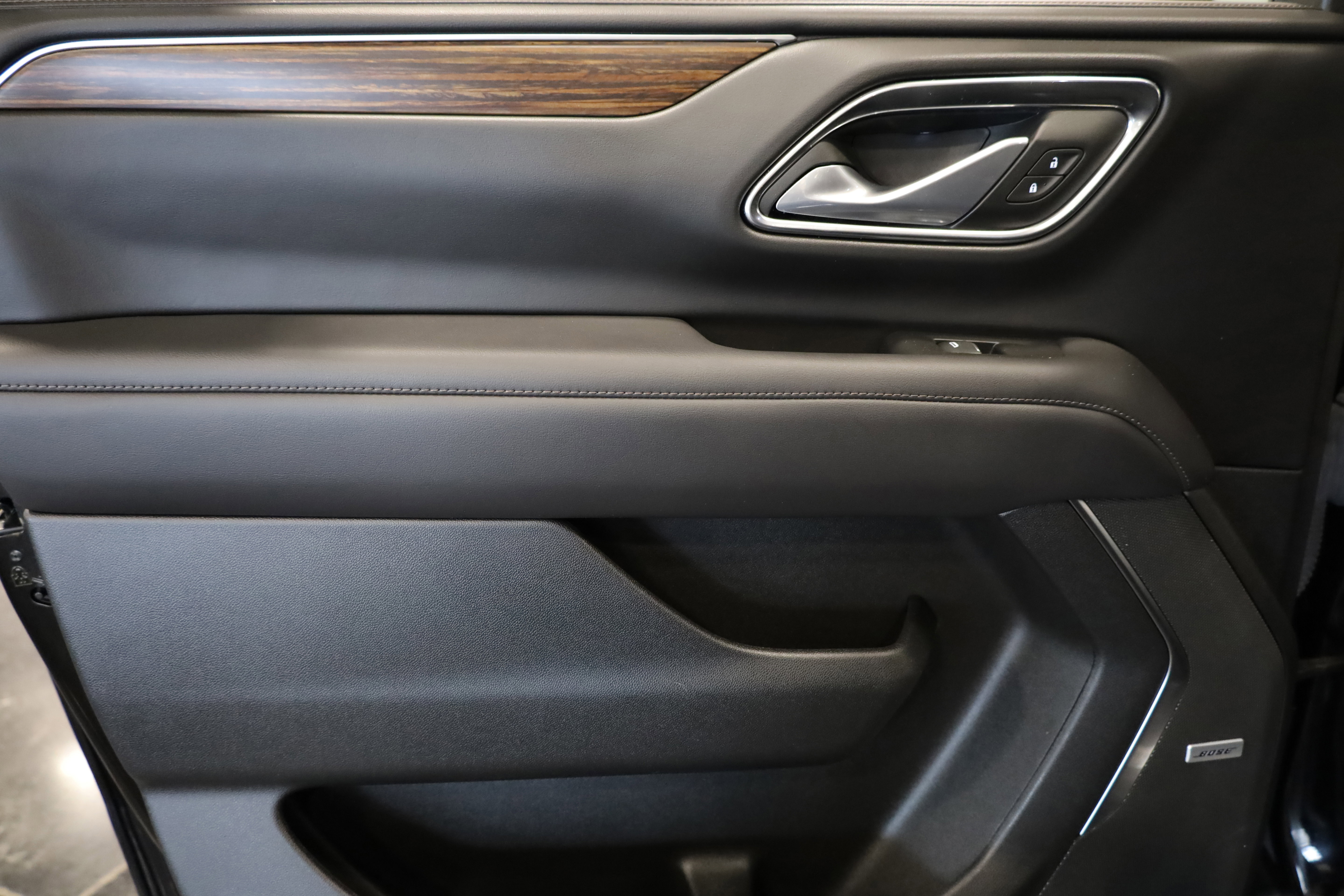 Used 2024 Chevrolet Suburban High Country w/ Advanced Technology Package image 34