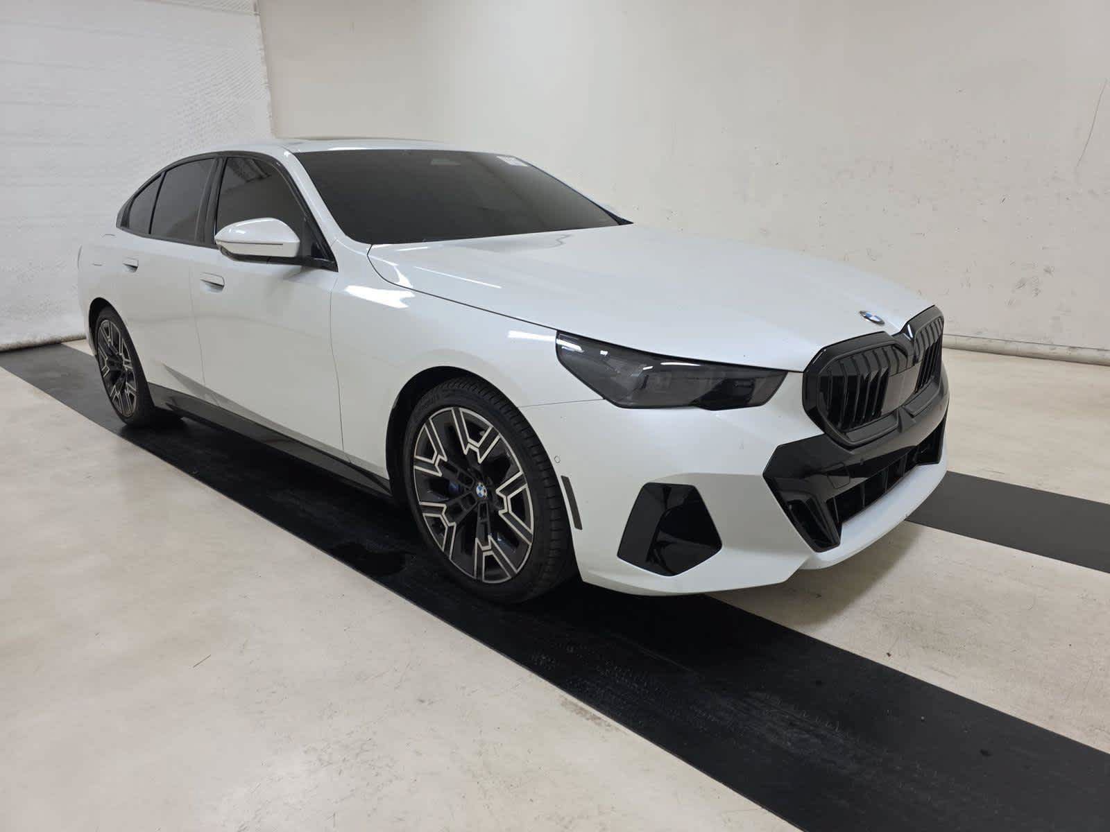 Used 2026 BMW 530i w/ M Sport Package RWD image 3