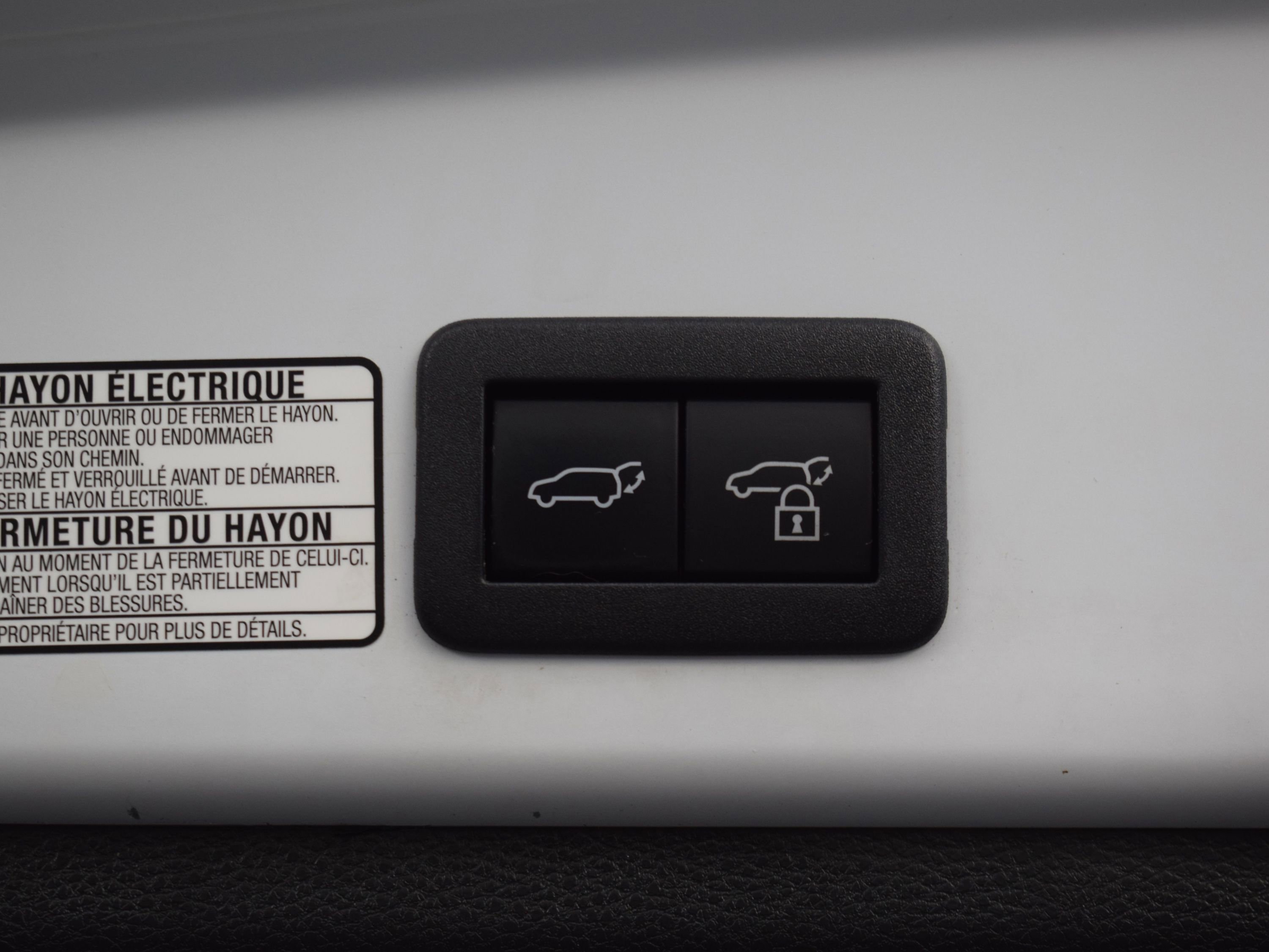 Used 2024 Toyota Corolla Cross XLE w/ Convenience Package image 12