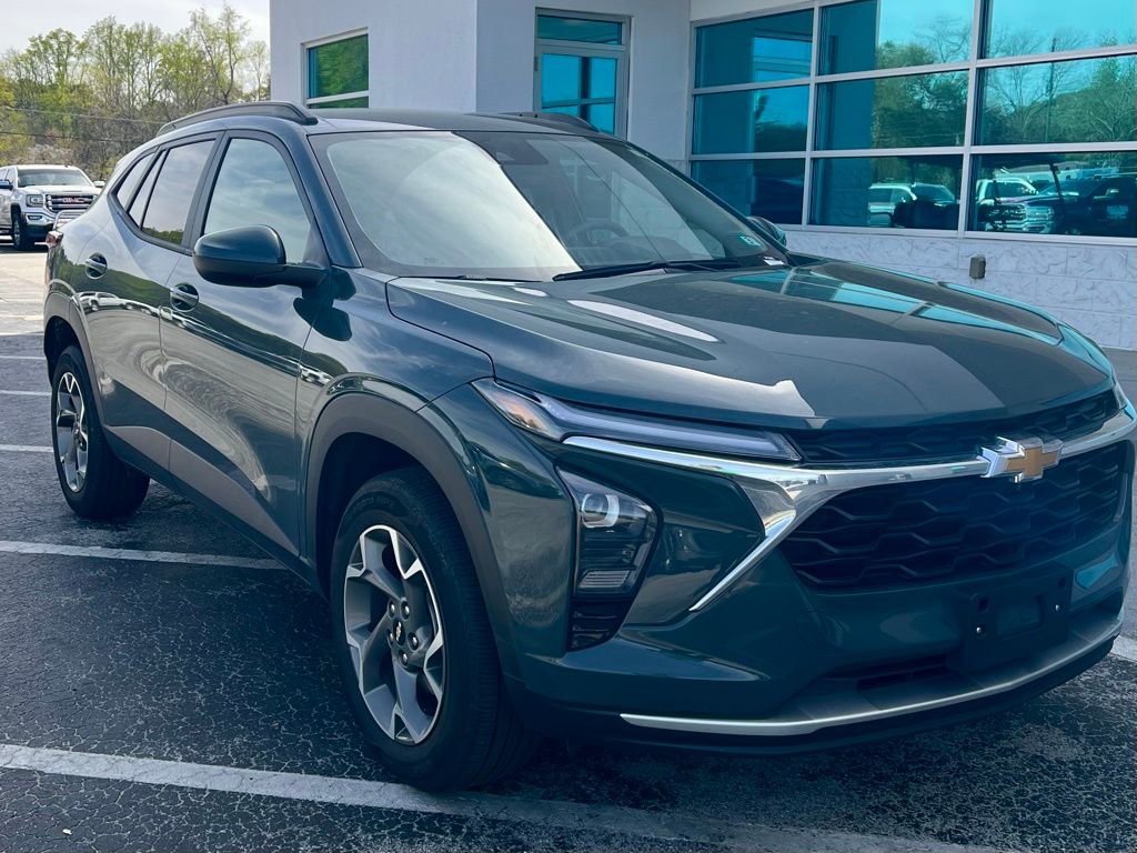 Used 2025 Chevrolet Trax LT image 21