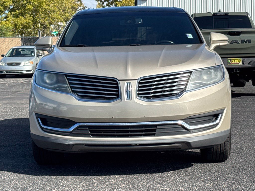 Used 2017 Lincoln MKX Select w/ Select Plus Package AWD/4WD image 3