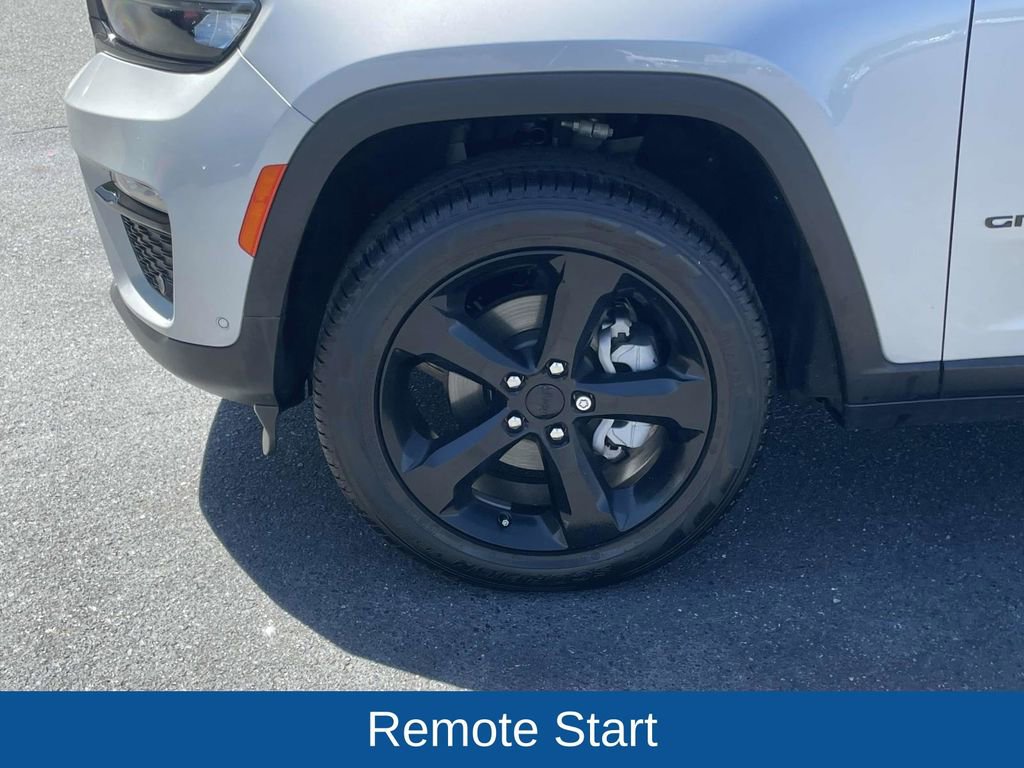 Certified 2025 Jeep Grand Cherokee Limited w/ Luxury Tech Group II image 12