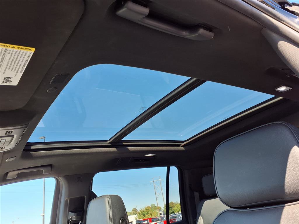 Used 2022 GMC Yukon XL Denali w/ Denali Premium Package image 29