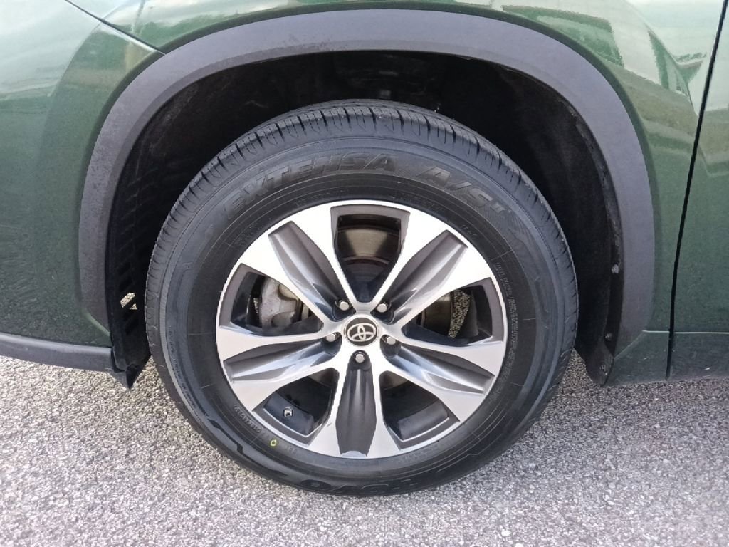 Used 2024 Toyota Highlander XLE image 10