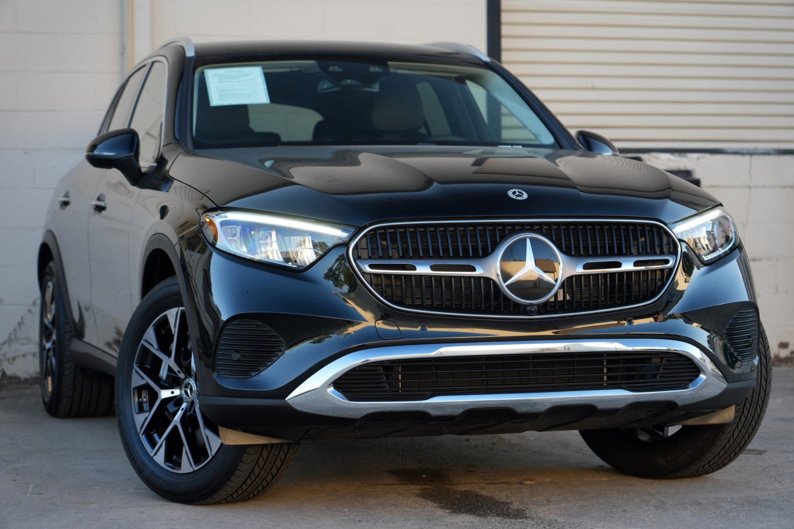 Used 2026 Mercedes-Benz GLC 350e 4MATIC w/ Driver Assistance Package image 4