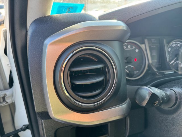 Certified 2018 Toyota Tacoma SR5 image 31