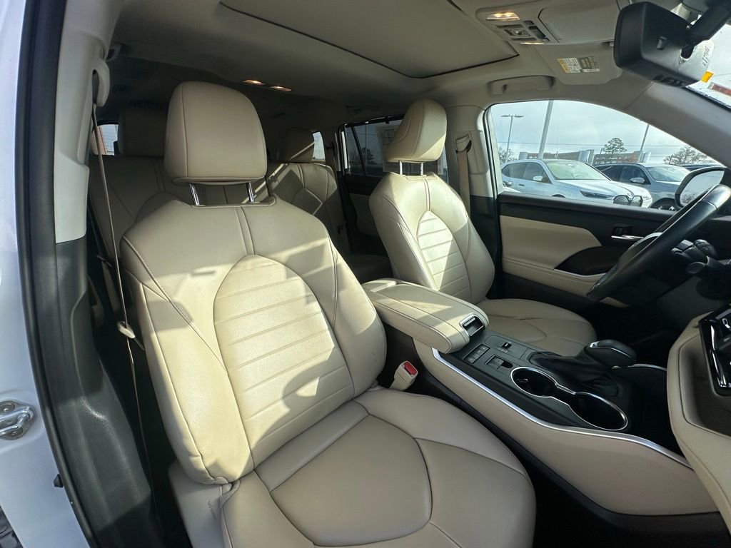 Used 2022 Toyota Highlander XLE image 30