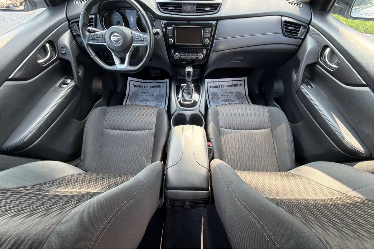 Used 2018 Nissan Rogue SV w/ Premium Package AWD/4WD image 14