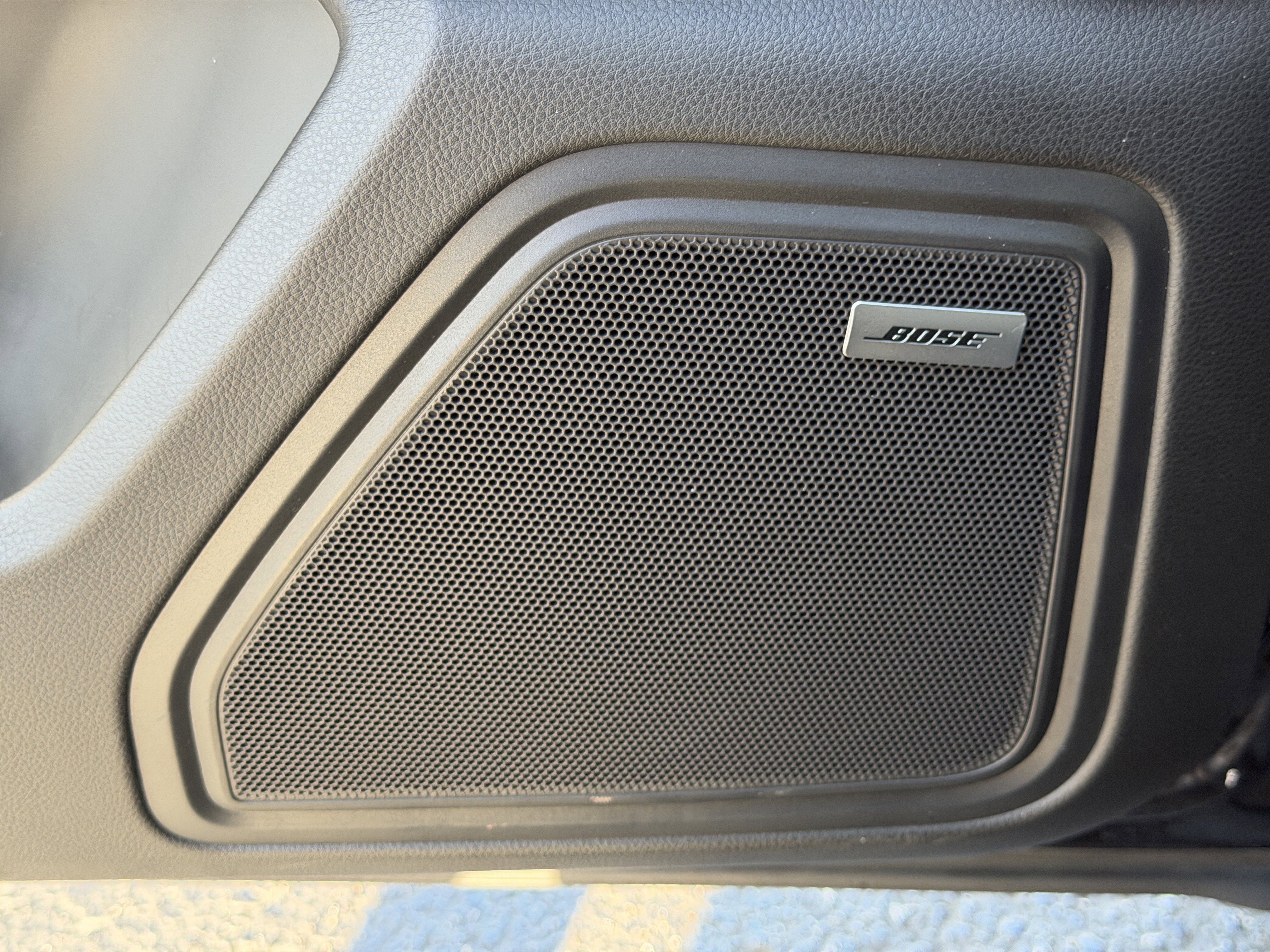 Certified 2025 Porsche Macan Turbo image 25