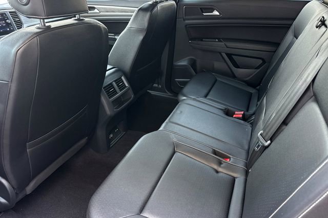 Used 2020 Volkswagen Atlas Cross Sport SE w/ Towing Package image 13