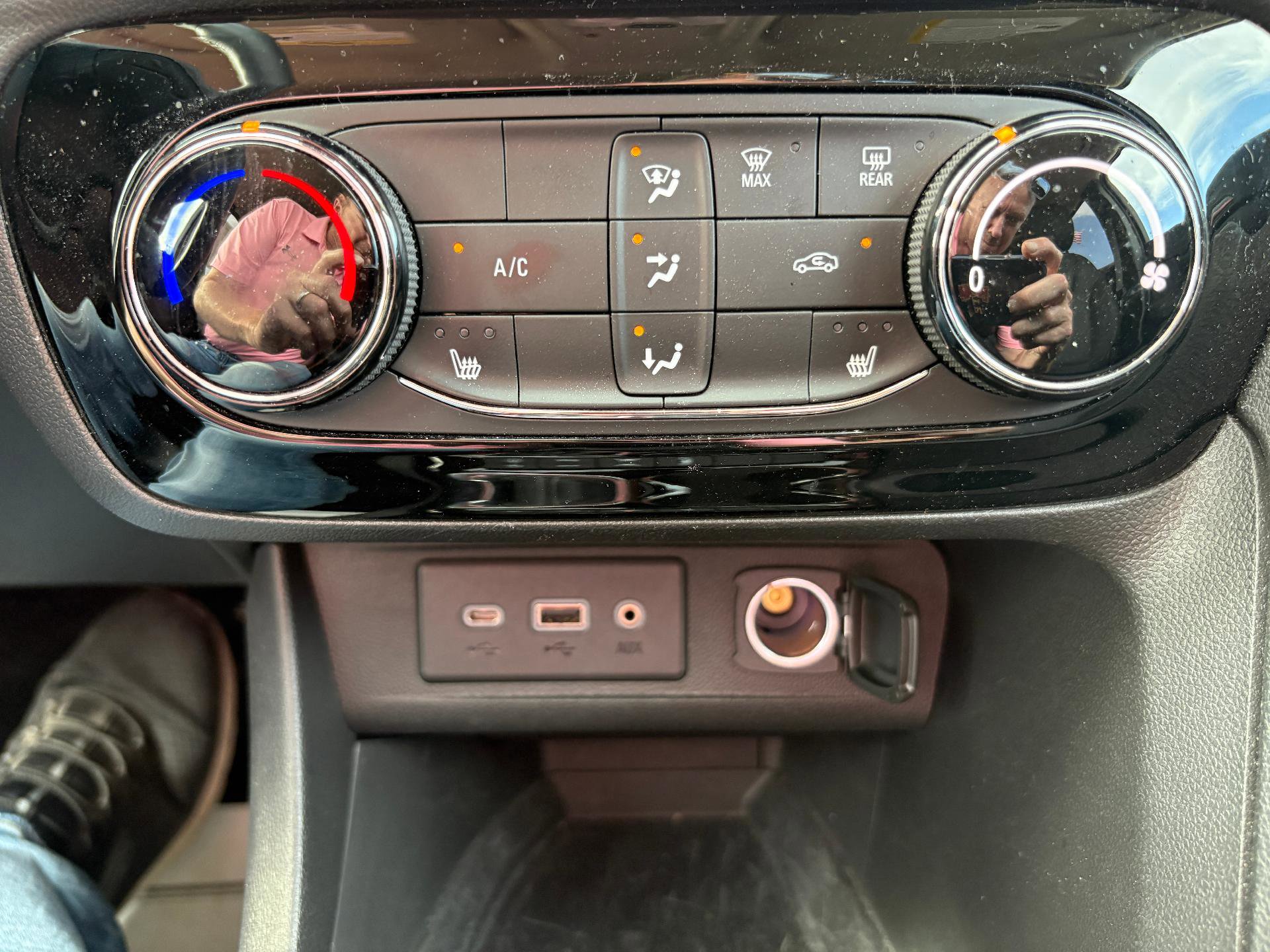 Used 2023 Buick Encore GX Preferred w/ Cold Weather Comfort Package image 25