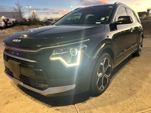 Used 2023 Kia Niro EX Touring image 3