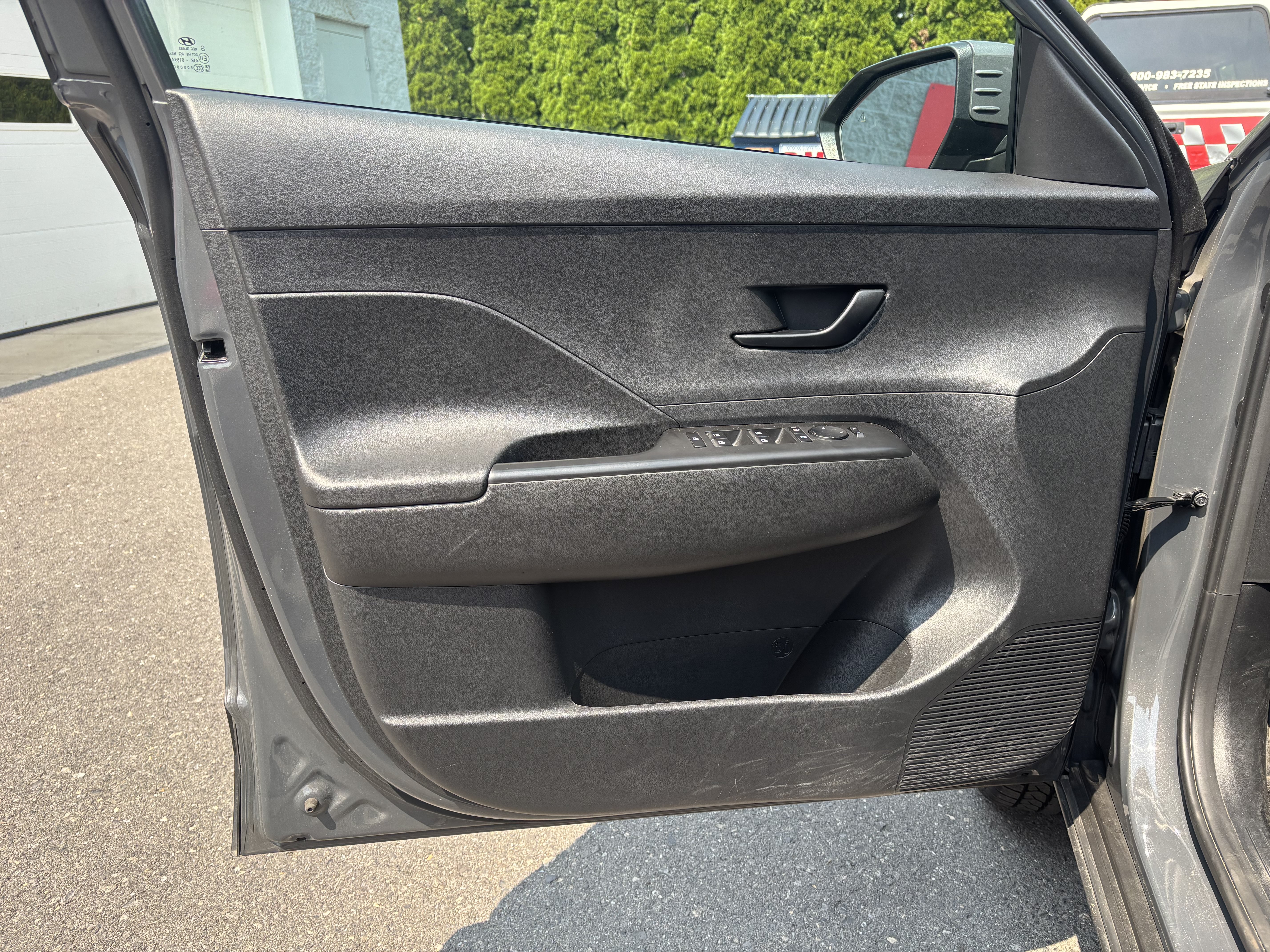 Used 2025 Hyundai Kona SEL AWD/4WD image 16