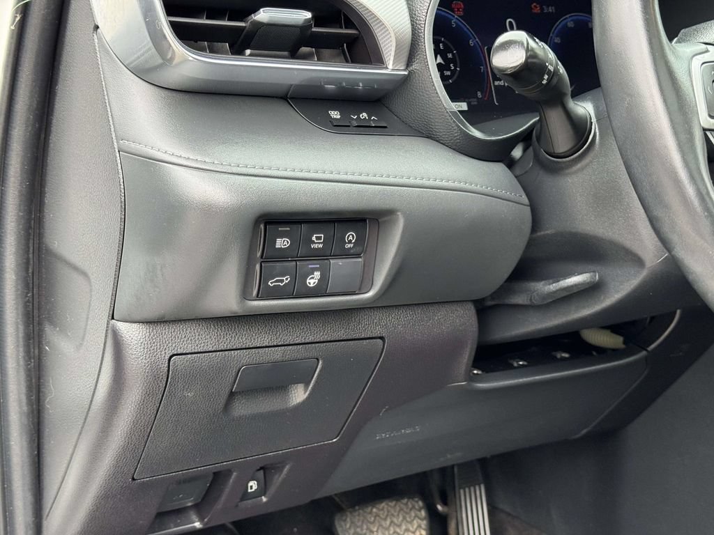 Used 2023 Toyota Highlander Platinum AWD/4WD image 11