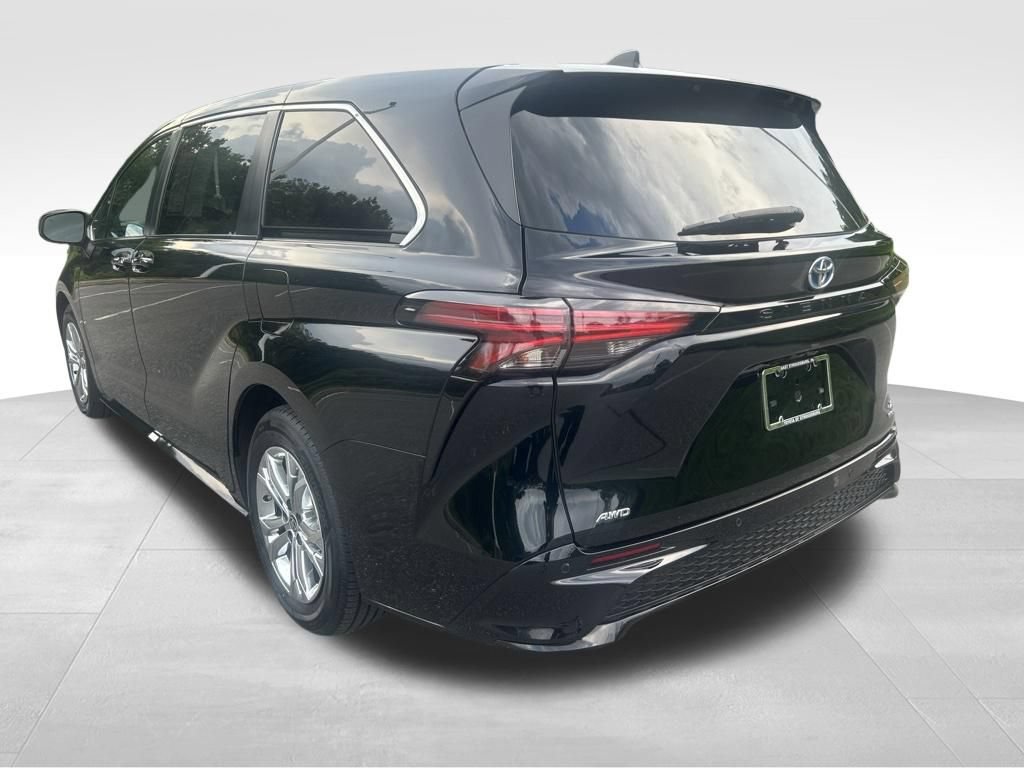 Certified 2023 Toyota Sienna XSE AWD/4WD image 3