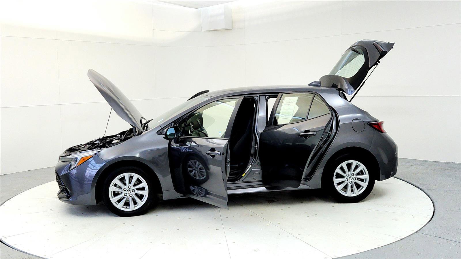 Used 2024 Toyota Corolla SE w/ SE Package image 10