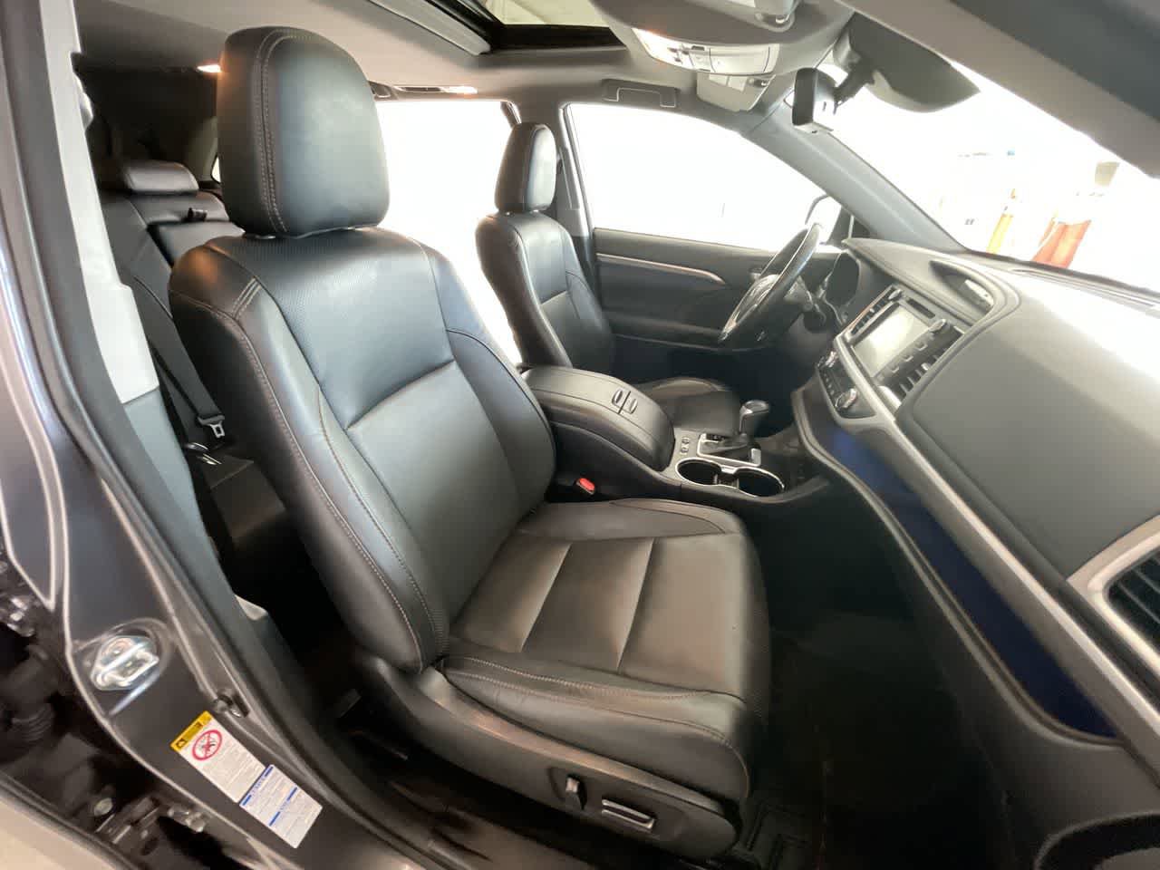 Used 2017 Toyota Highlander Limited w/ Carpet Mat Package AWD/4WD image 35
