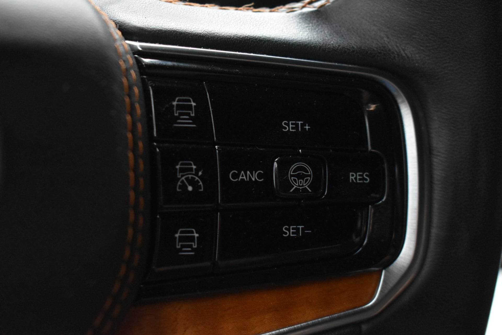 Used 2022 Jeep Grand Wagoneer Series III AWD/4WD image 23