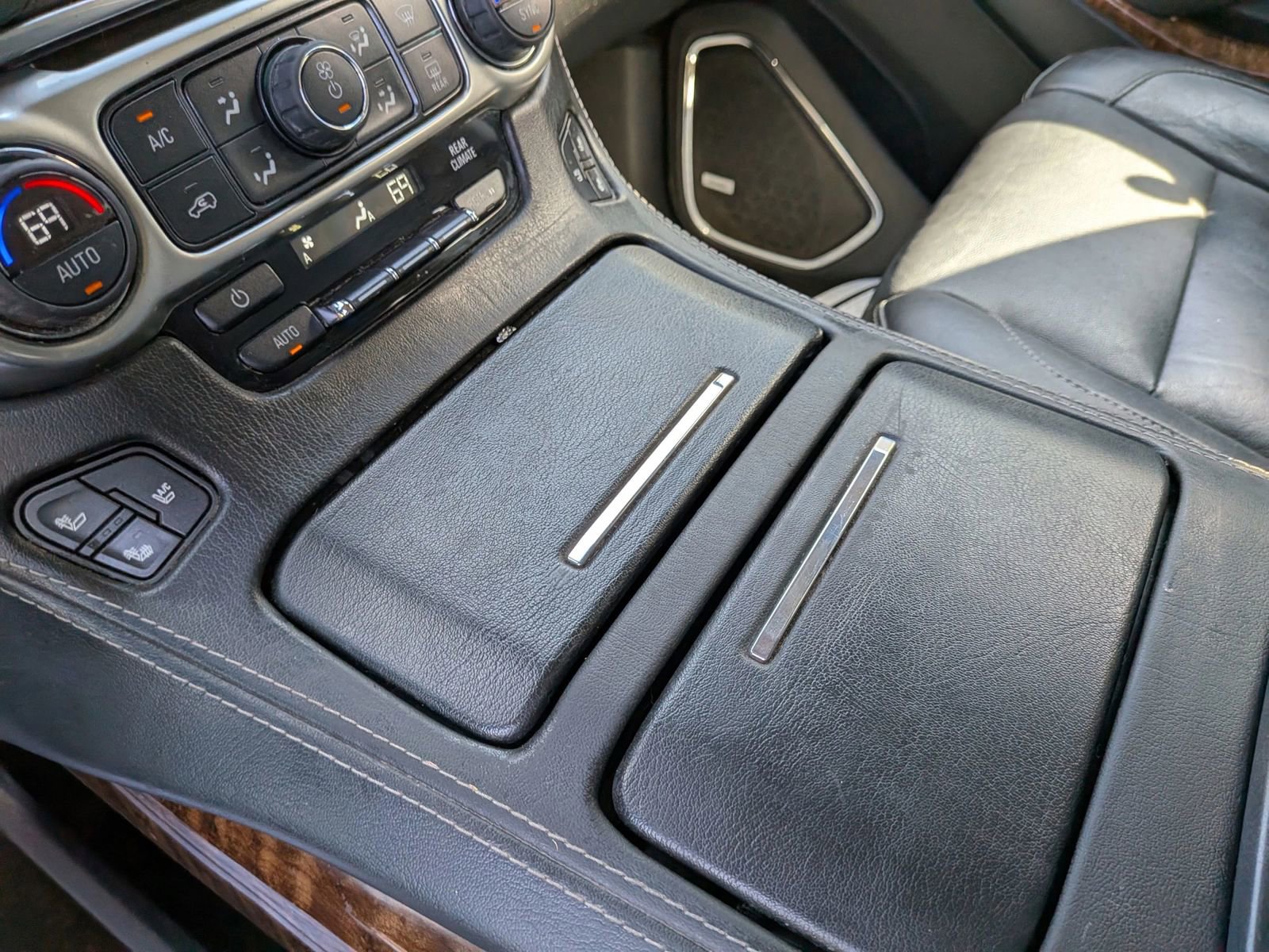 Used 2016 Chevrolet Suburban LTZ image 81