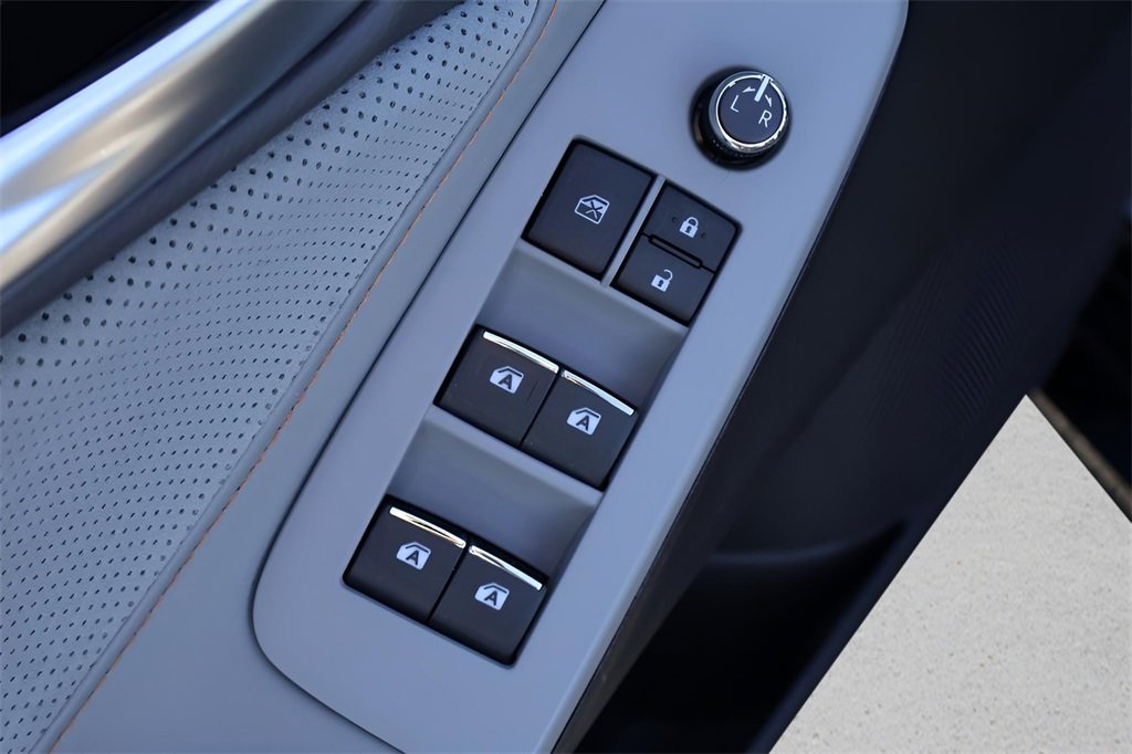 Used 2019 Toyota Avalon XSE image 25