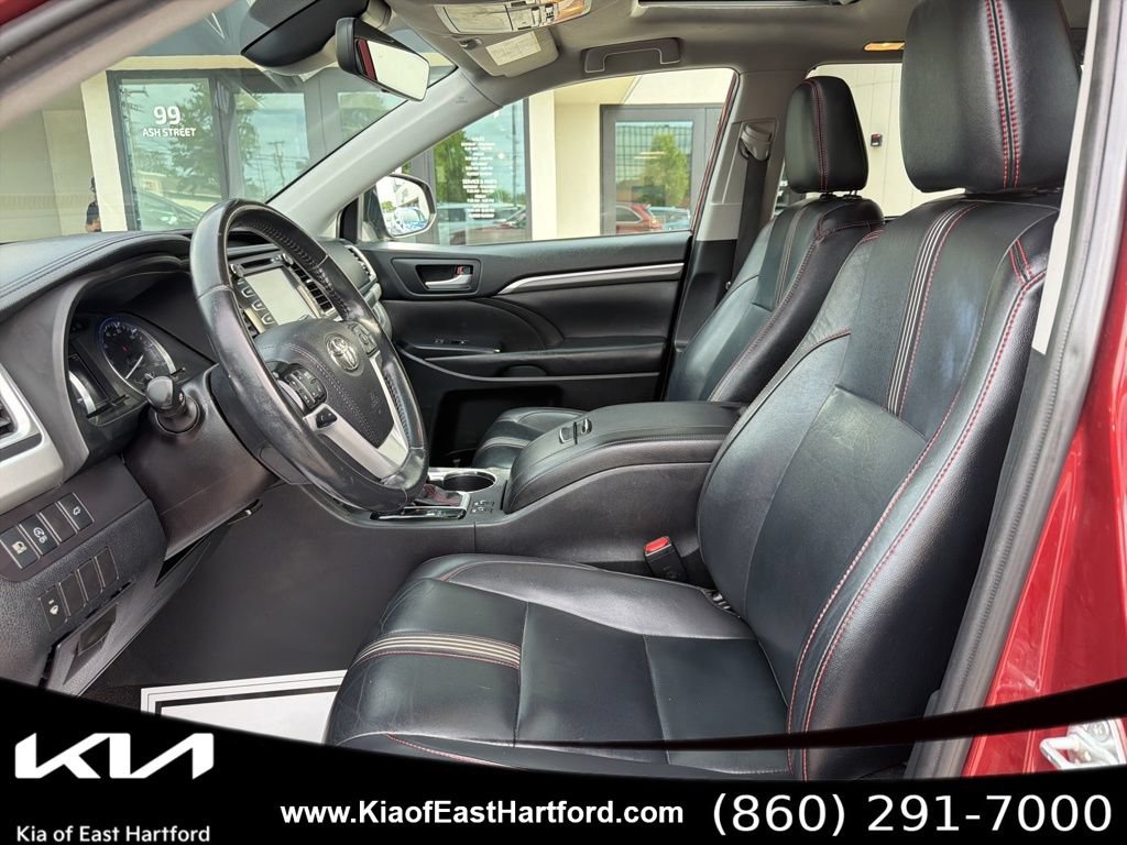 Used 2019 Toyota Highlander SE AWD/4WD image 28