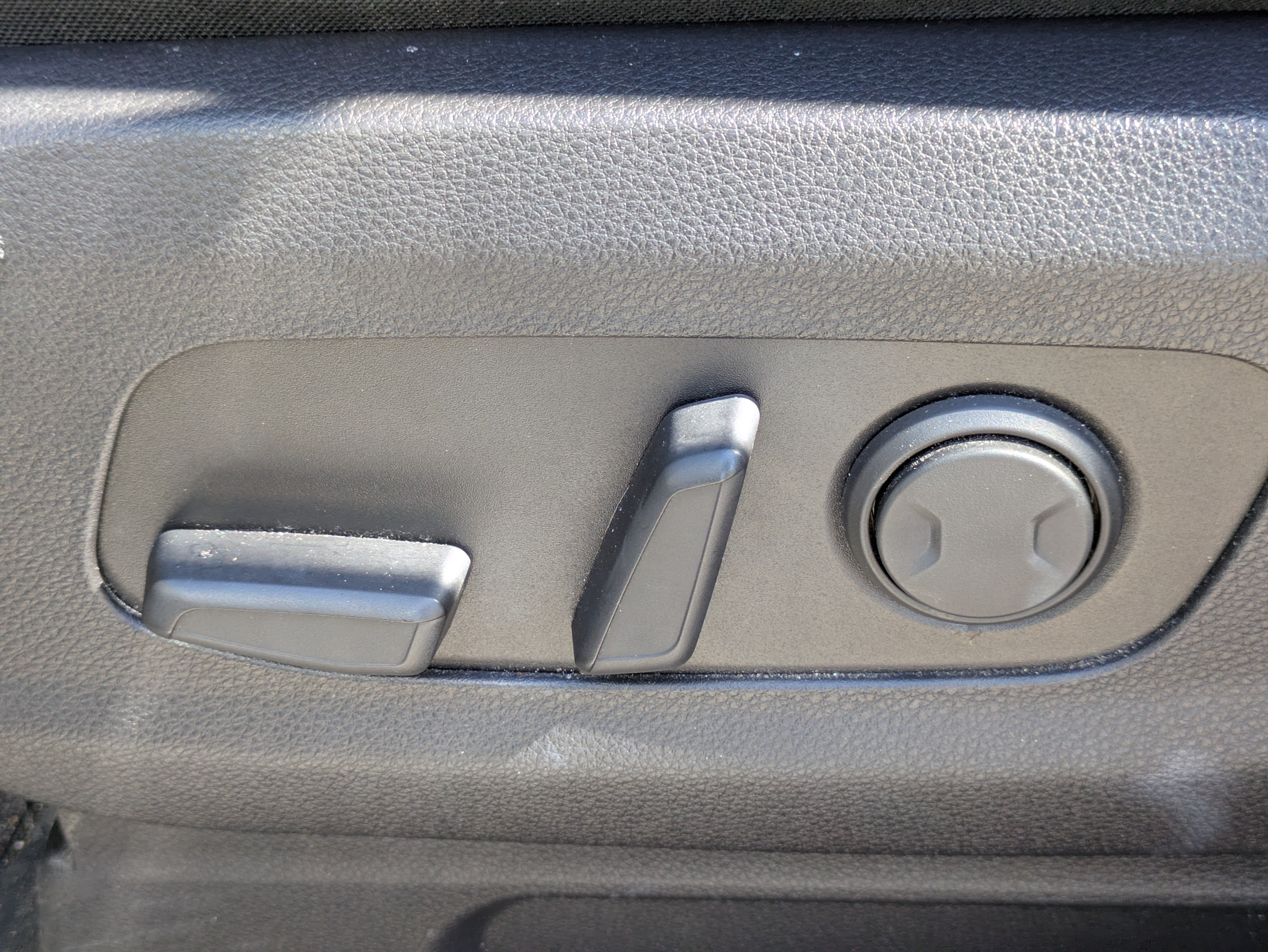 Used 2024 Kia Carnival EX FWD image 20