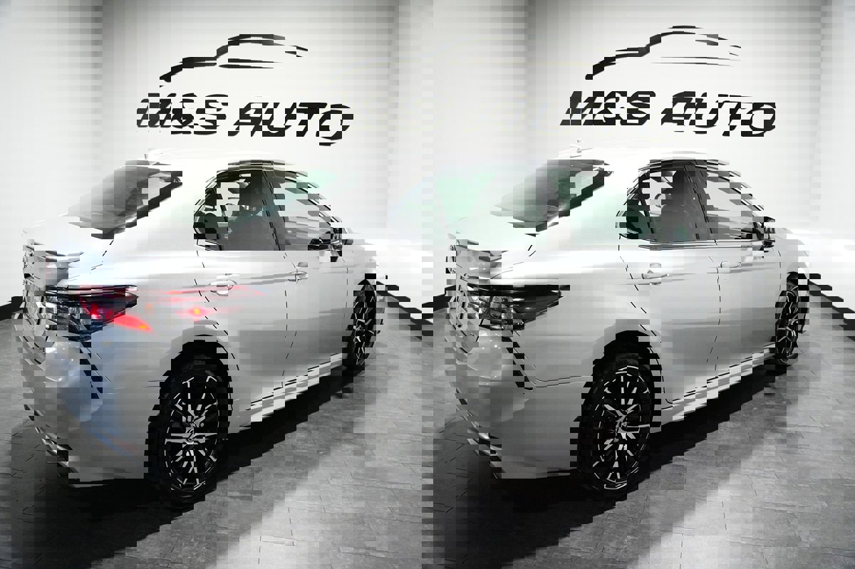 Used 2021 Toyota Camry SE w/ Carpet Mat Package (TMS) image 12