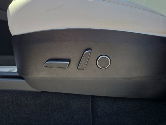 Used 2022 Tesla Model Y Long Range image 18