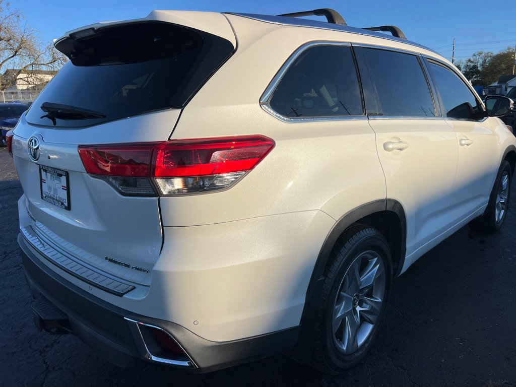 Used 2017 Toyota Highlander Limited AWD/4WD image 8