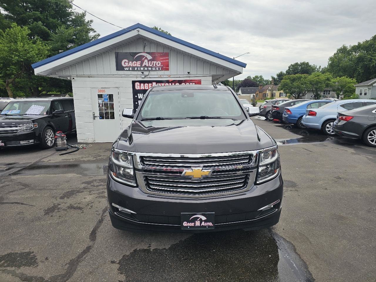 Used 2017 Chevrolet Suburban Premier AWD/4WD image 2