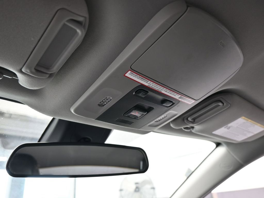 Used 2020 Toyota Camry SE image 21