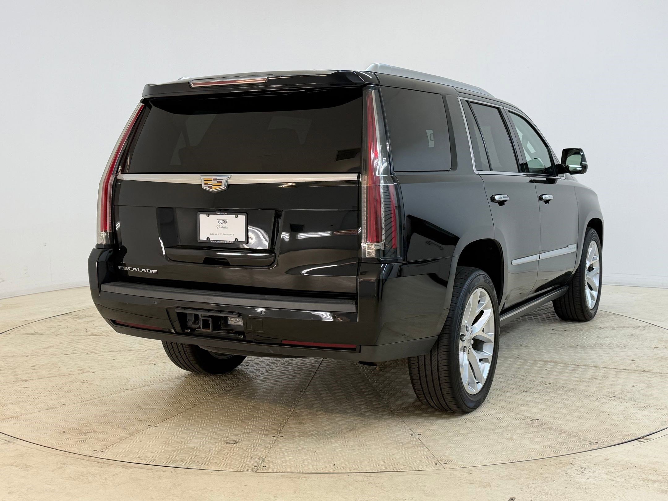 Used 2016 Cadillac Escalade Premium image 9
