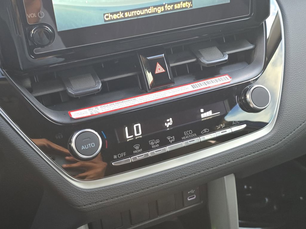 Used 2025 Toyota Corolla Cross LE image 27