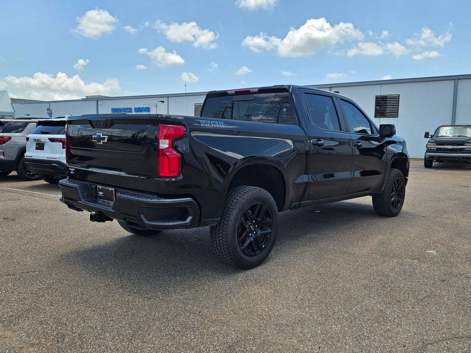 Used 2026 Chevrolet Silverado 1500 LT Trail Boss w/ LT Trail Boss Premium Package AWD/4WD image 6