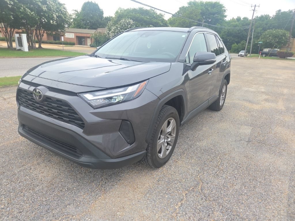 Used 2023 Toyota RAV4 XLE w/ Convenience Package FWD image 3