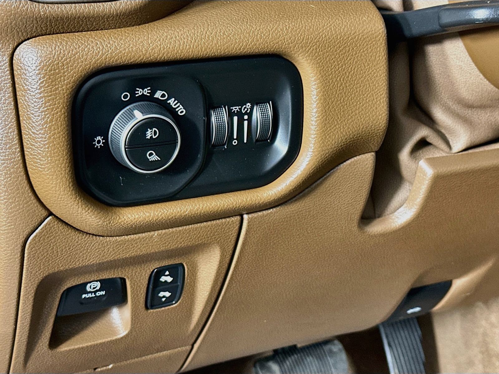 Used 2021 RAM 1500 Laramie AWD/4WD image 11