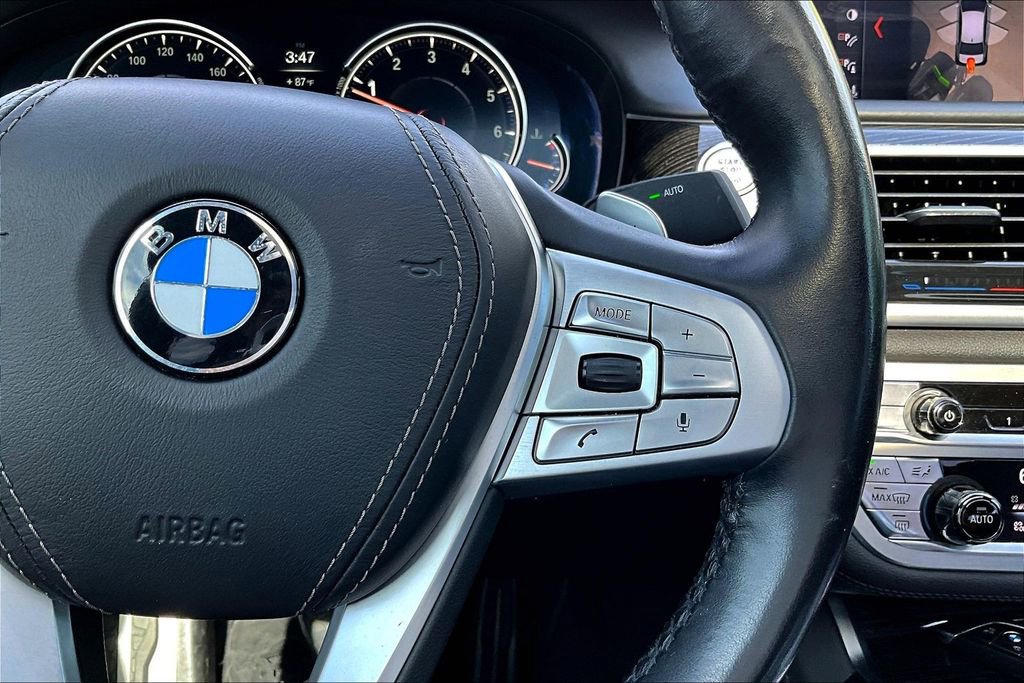 Used 2018 BMW 750i image 12